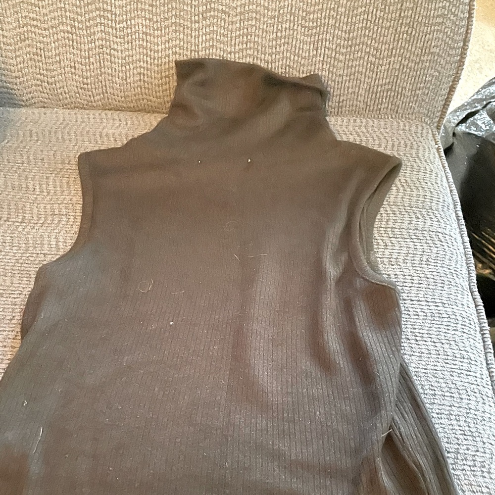 Turtleneck sleeveless sweater